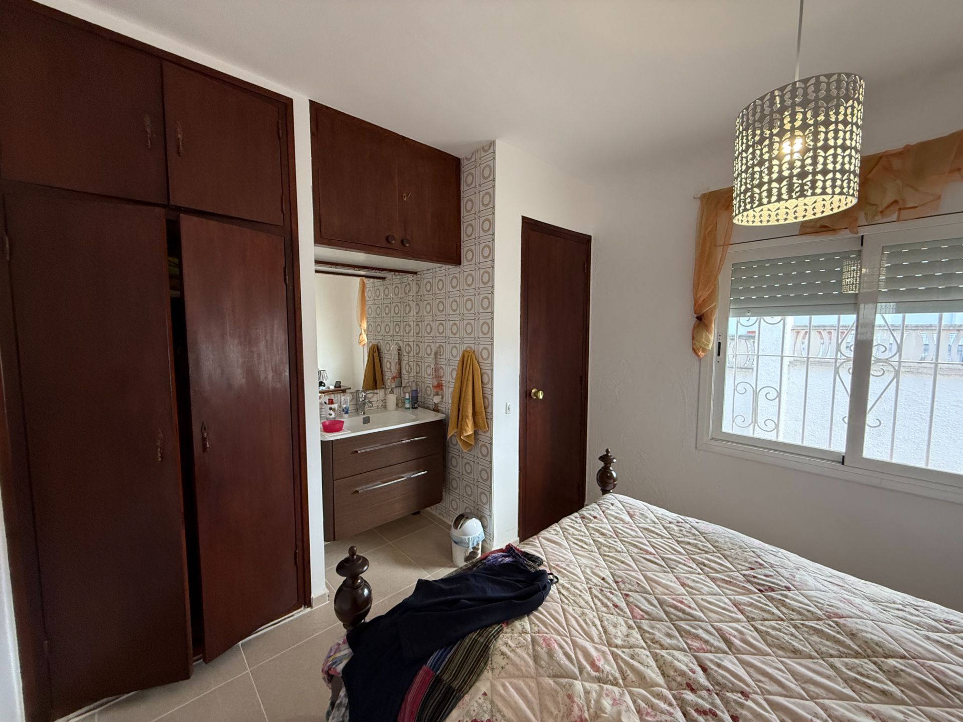 **Bonita casa unifamiliar en Venta en una Ubicación Tranquila** - Image 29