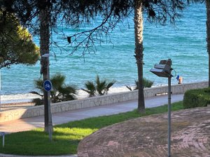 **Piso en Primera Línea de Playa - ¡Tu Refugio Ideal! ** - Image 3