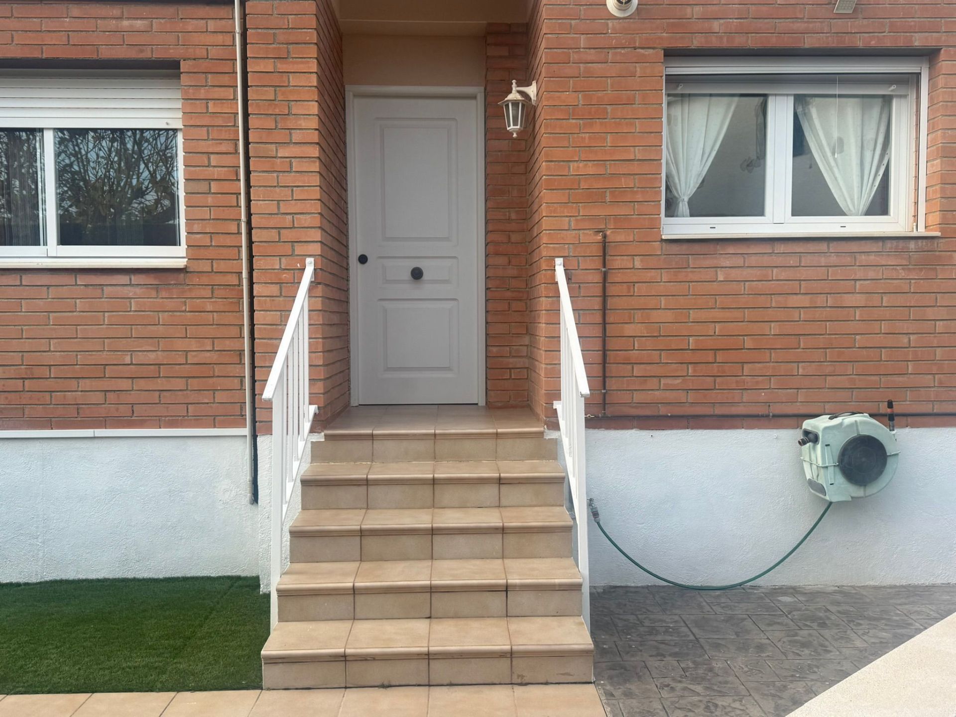 ¡Descubre tu nuevo hogar en Pino - Alto! Este chalet seminuevo, situado a solo 200 metros de la hermosa Playa Cristal, es el refugio perfecto para disfrutar del sol y la tranquilidad.  - Image 12