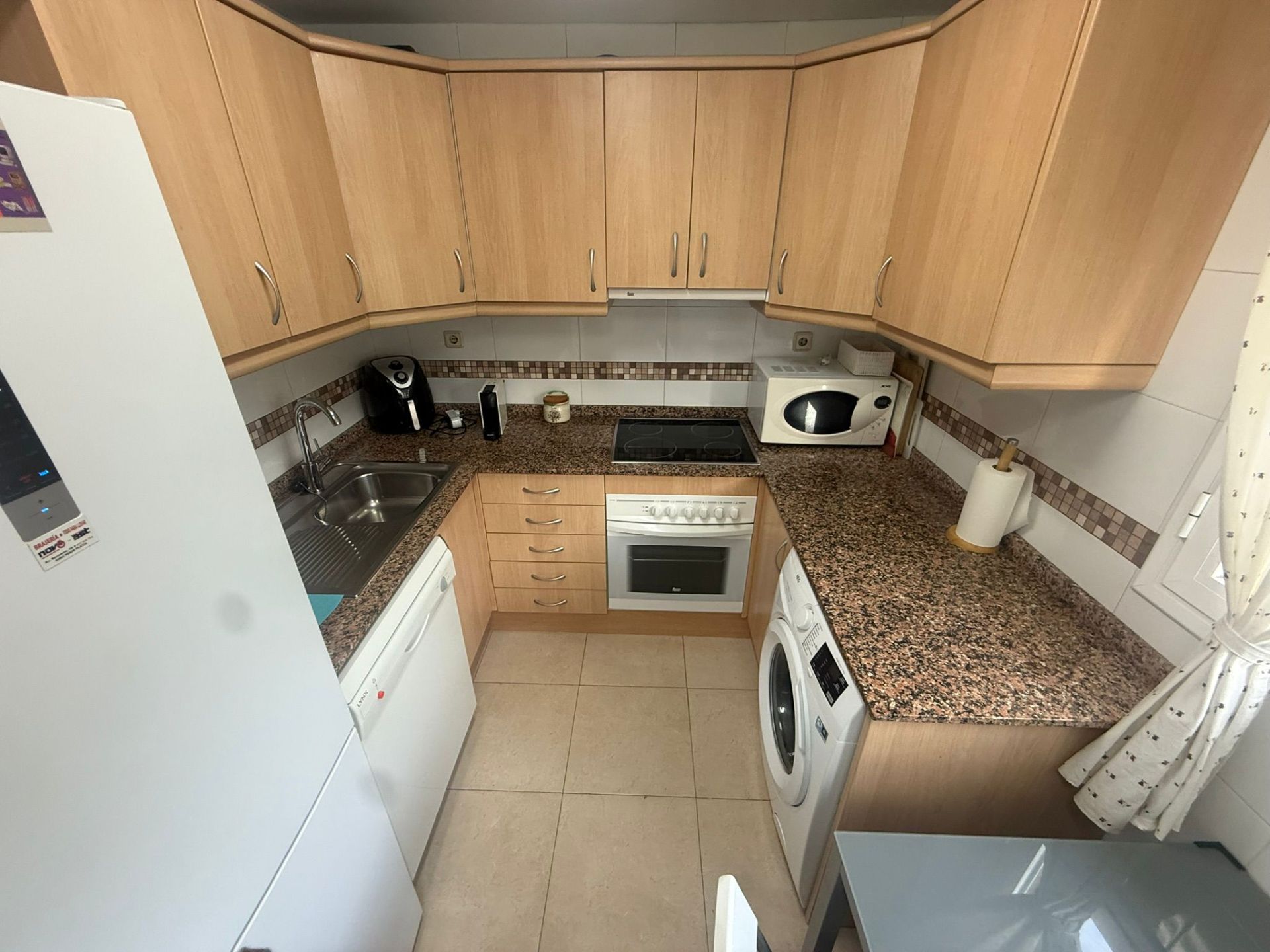 ¡Descubre tu nuevo hogar en Pino - Alto! Este chalet seminuevo, situado a solo 200 metros de la hermosa Playa Cristal, es el refugio perfecto para disfrutar del sol y la tranquilidad.  - Image 15