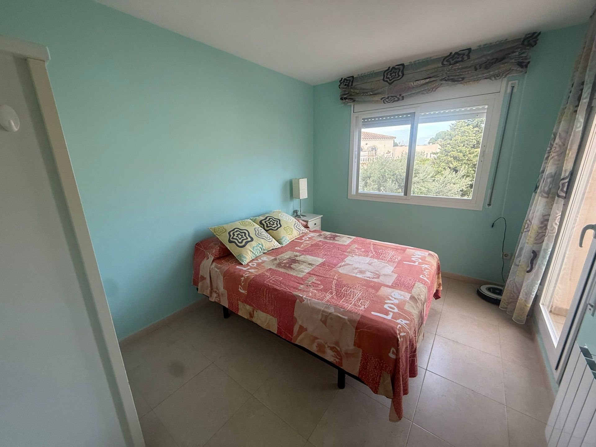 ¡Descubre tu nuevo hogar en Pino - Alto! Este chalet seminuevo, situado a solo 200 metros de la hermosa Playa Cristal, es el refugio perfecto para disfrutar del sol y la tranquilidad.  - Image 32