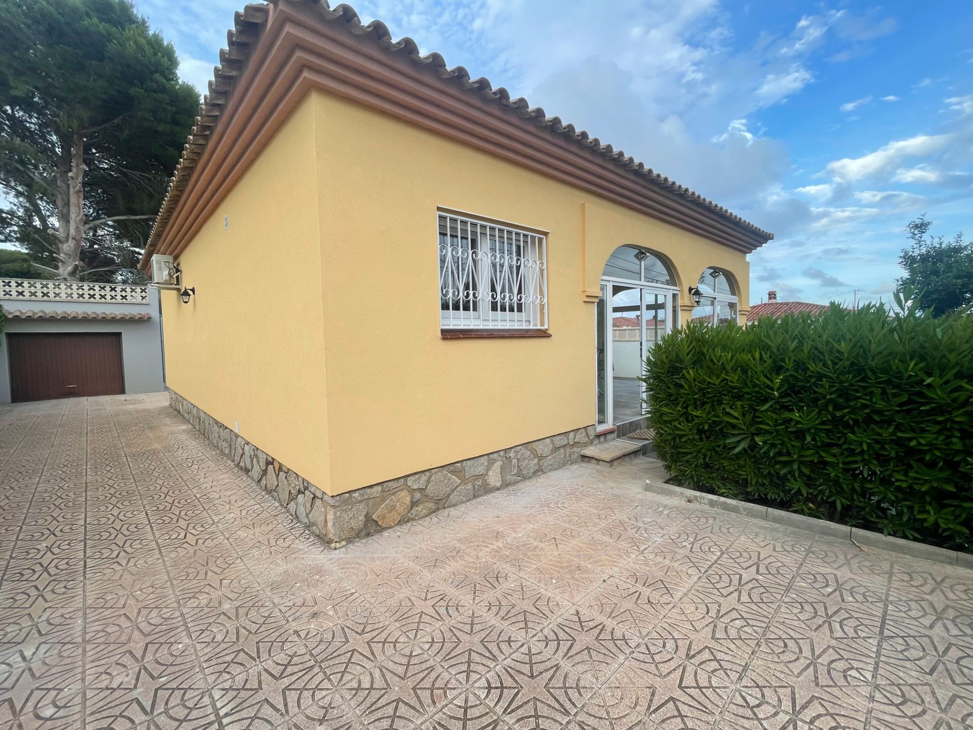 Preciosa y recien reformada casa en pleno centro con piscina privada - Image 3