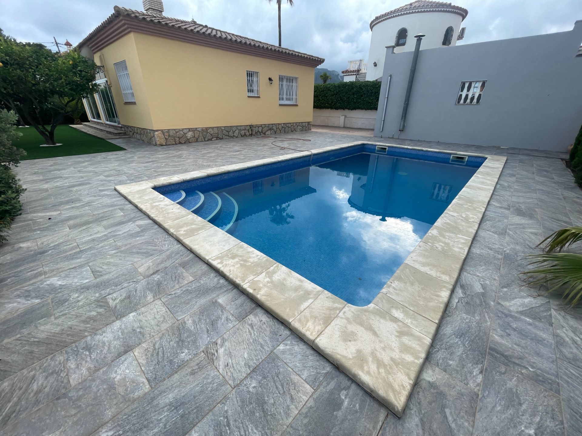 Preciosa y recien reformada casa en pleno centro con piscina privada - Image 5