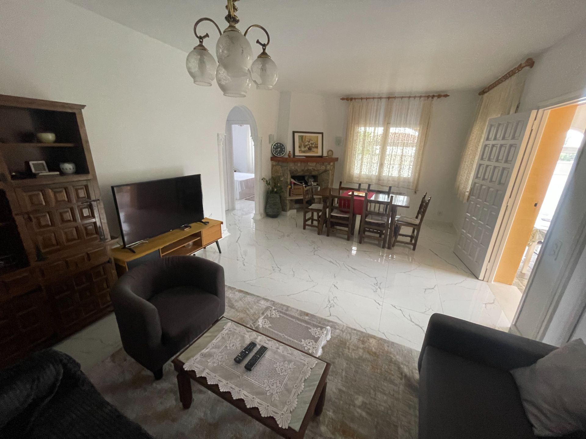 Preciosa y recien reformada casa en pleno centro con piscina privada - Image 9