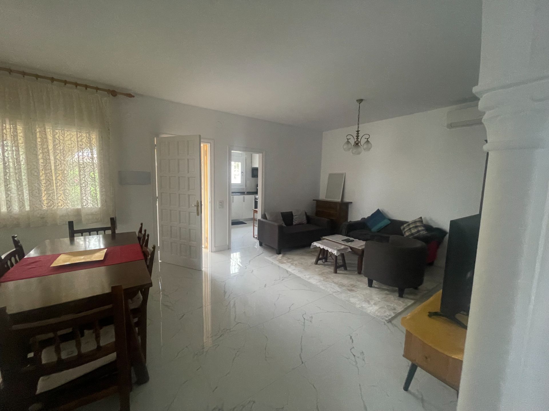 Preciosa y recien reformada casa en pleno centro con piscina privada - Image 11