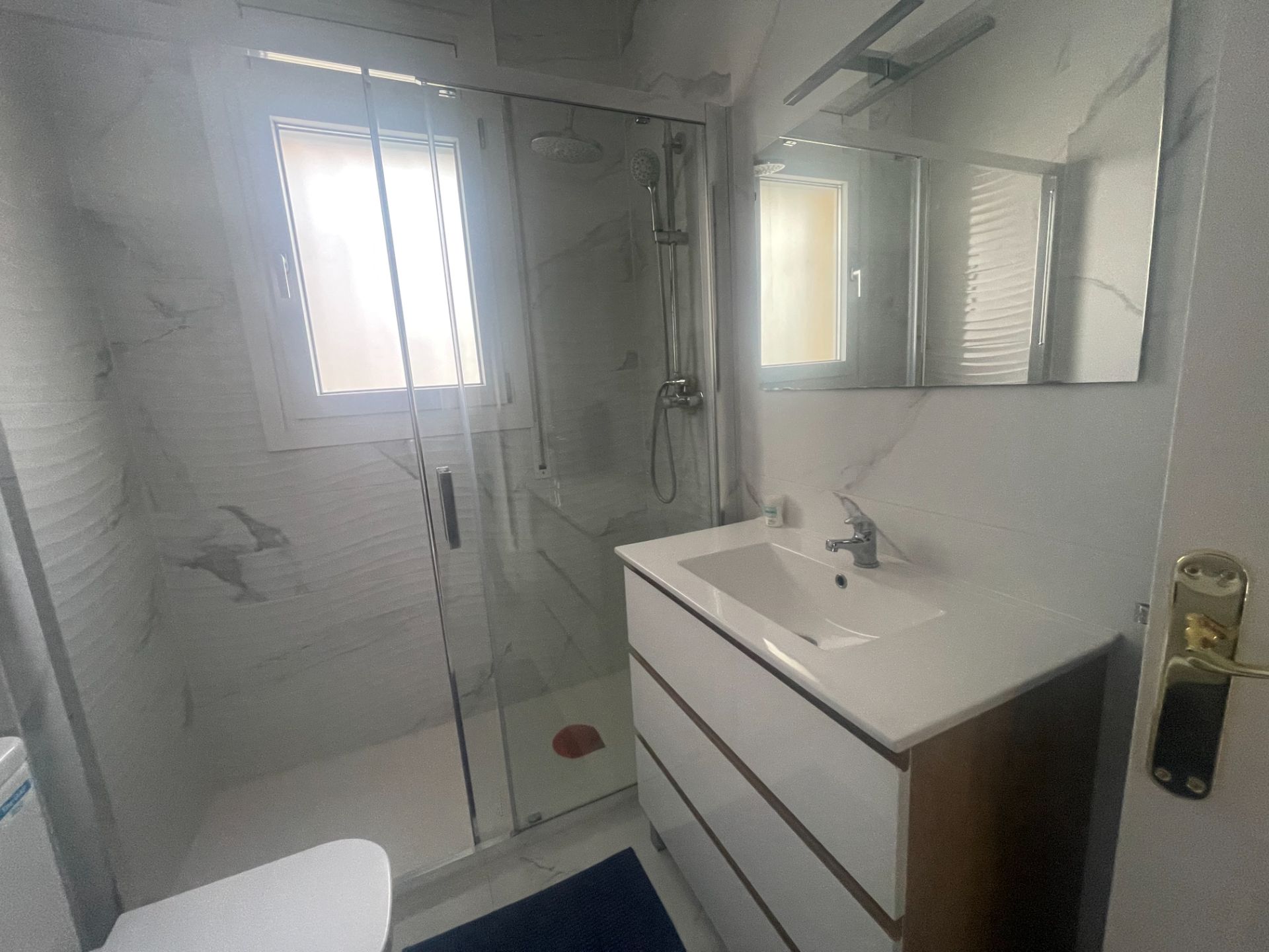 Preciosa y recien reformada casa en pleno centro con piscina privada - Image 17