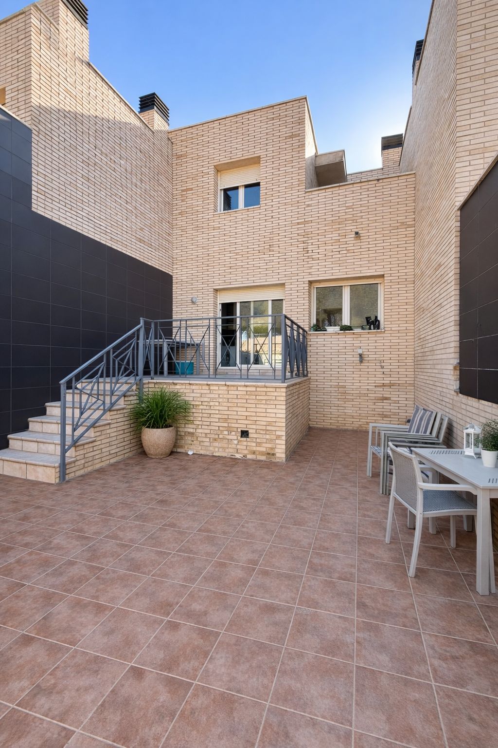 ¡Increible adosado en pleno centro de Miami Playa! - Image 9